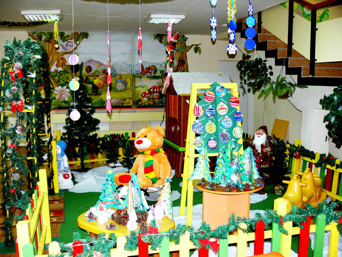 Работы детей 3-6 лет в оформлении фойе детского сада