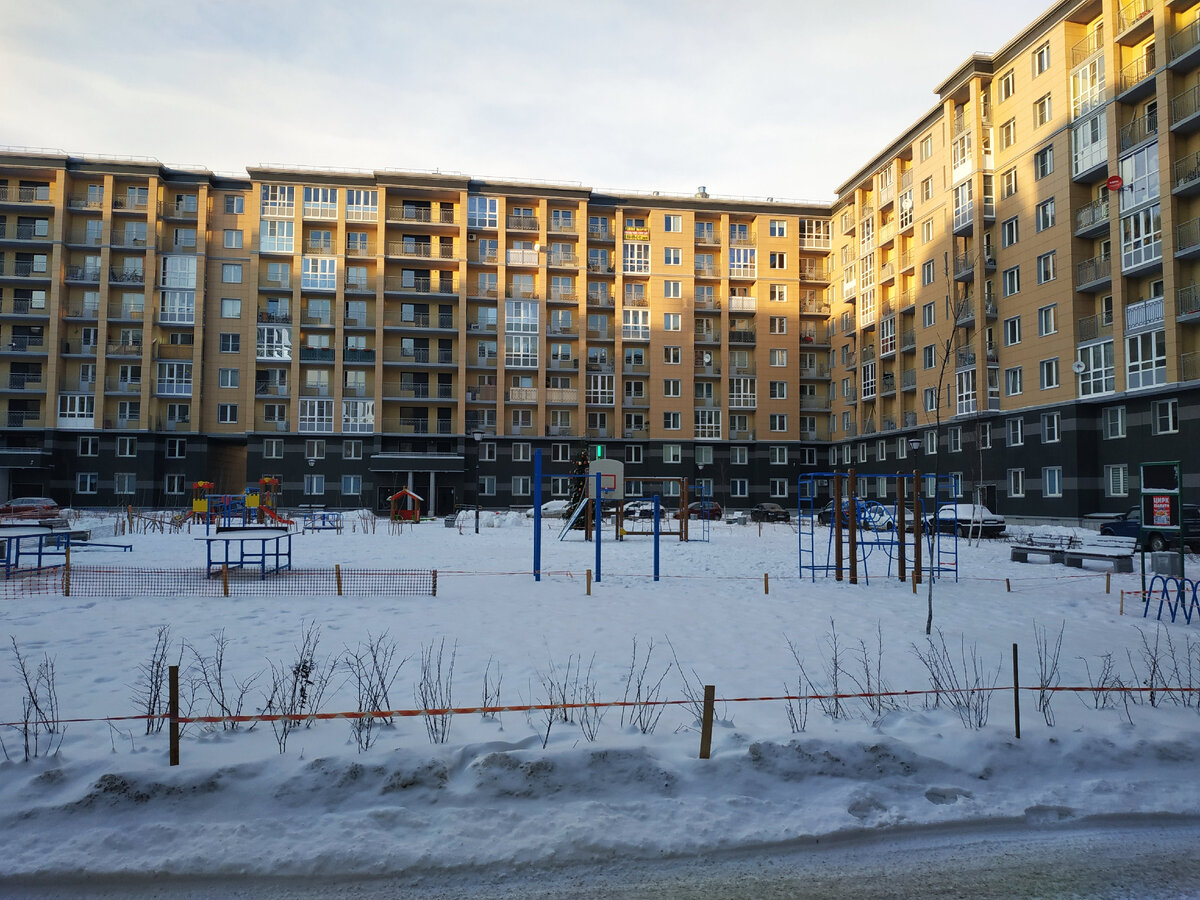 Просторный благоустроенный двор