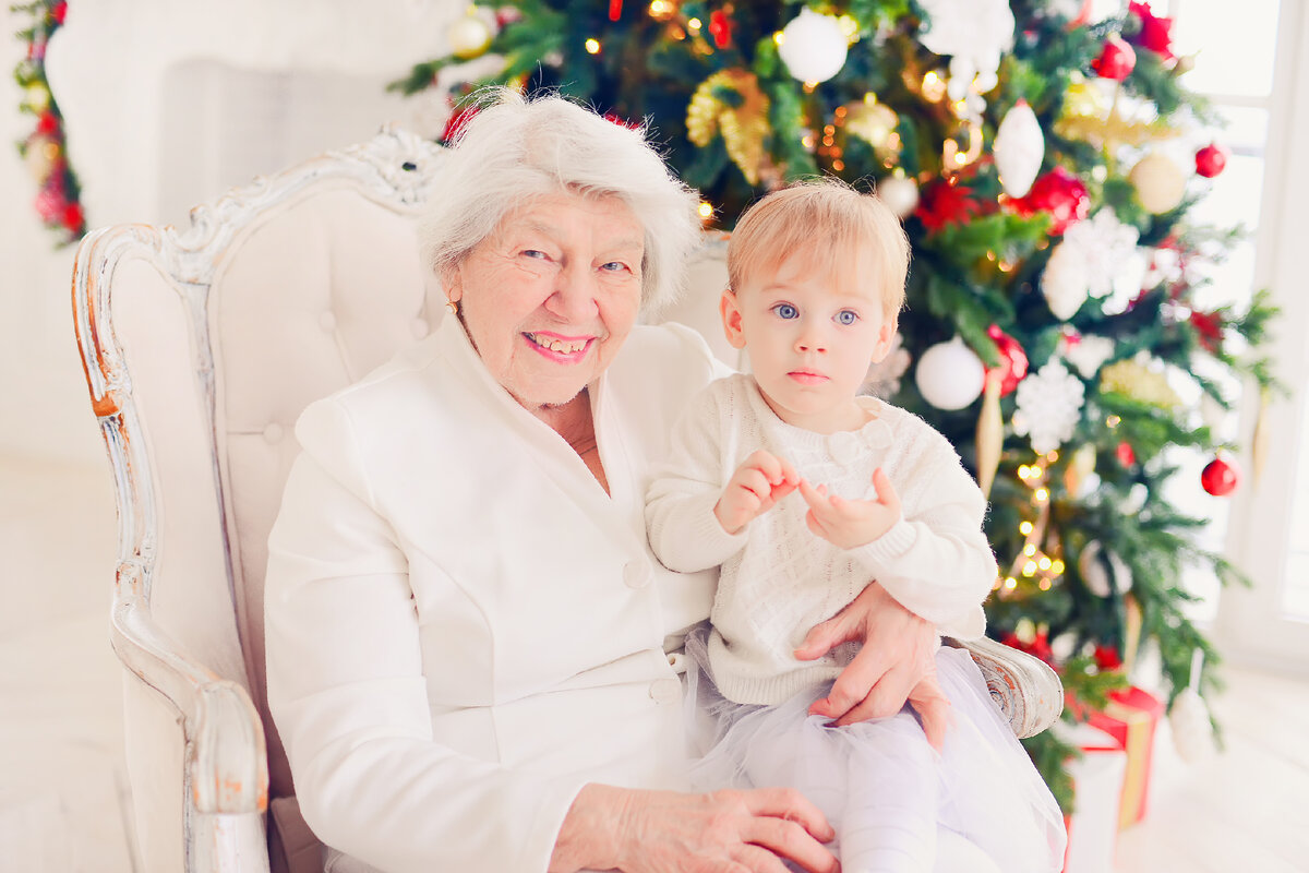 Ирина Михайловна Лебедева с правнучкой.