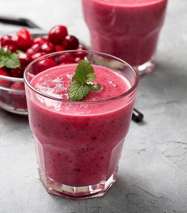 Можно так украсить.Листочком мяты.