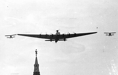 АНТ-20 "Максим Горький" на параде