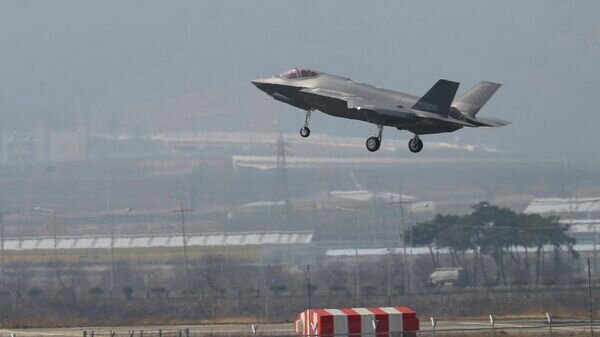    Истребитель F-35A на авиабазе Чхунджу в Южной Корее© AP Photo / Newsis/Kang Jong-min