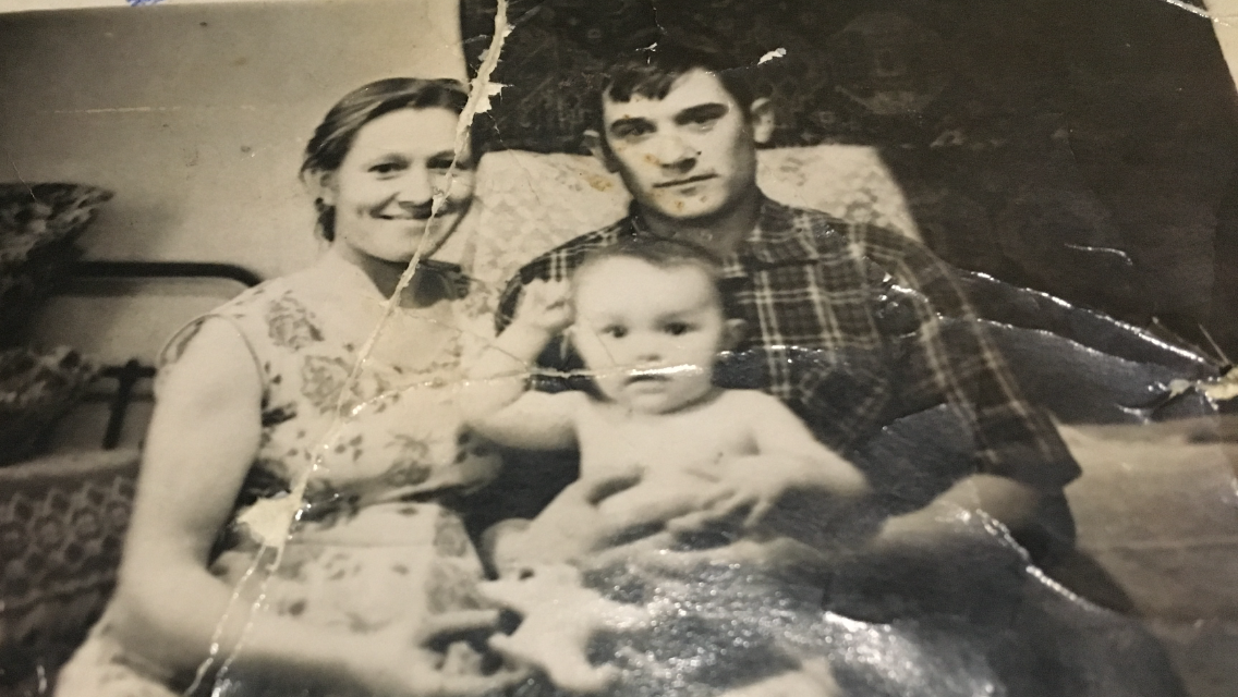 Родители: молодые, красивые и счастливые