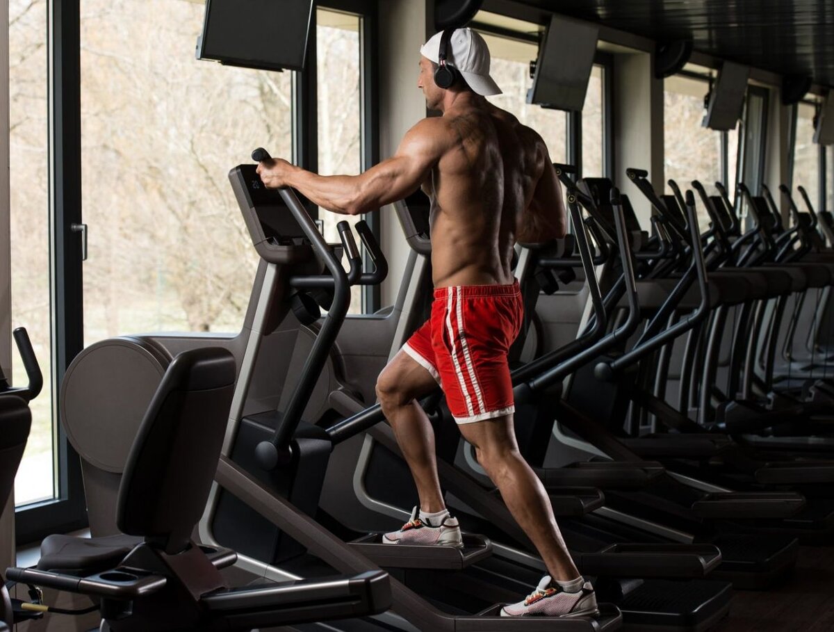 Высококалорийную диету необходимо компенсировать кардиотренировками