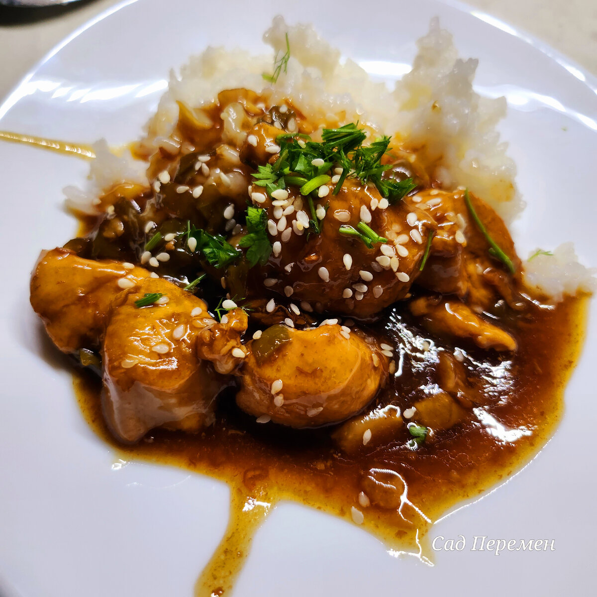Курица в кисло-сладком соусе по-китайски.