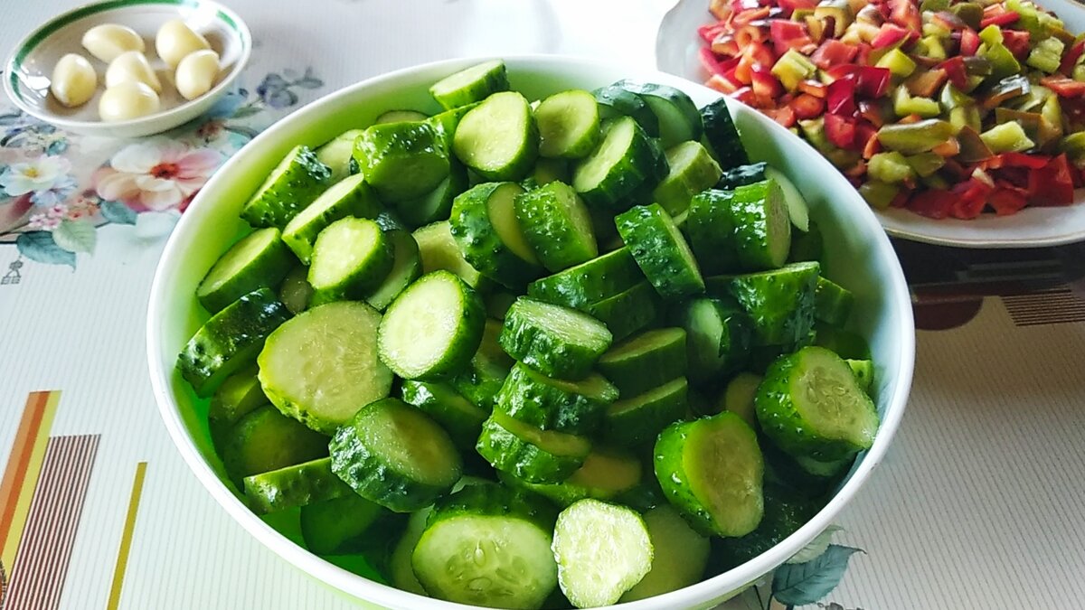 Лечо из огурцов 🥒 с помидорами 🍅 и перцем 🌶️. Относится к таким  заготовкам, которые хочется повторять каждый год. | Мои Рецептики | Дзен