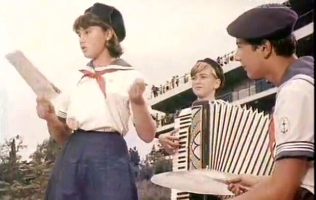 Земляне романов 1983. Земляне солист. Солист группы земляне 1983. Кто 1 исполнил песню. Городские цветы песня.