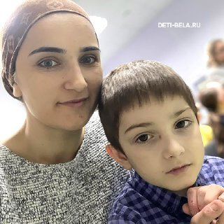 Урхият Мусаева с сыном Рамаданом, подопечным фонда "Дети-бабочки"