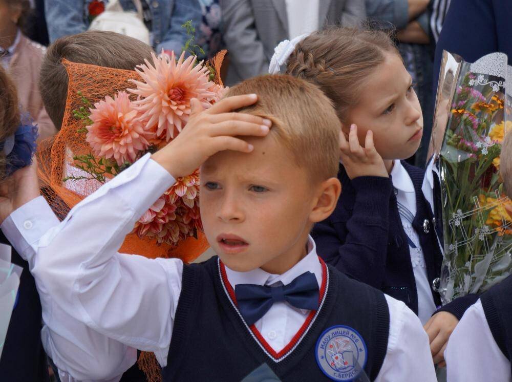 Первоклашки. 1 Сентября. Бабочка для первоклассника. Смешные первоклассники.