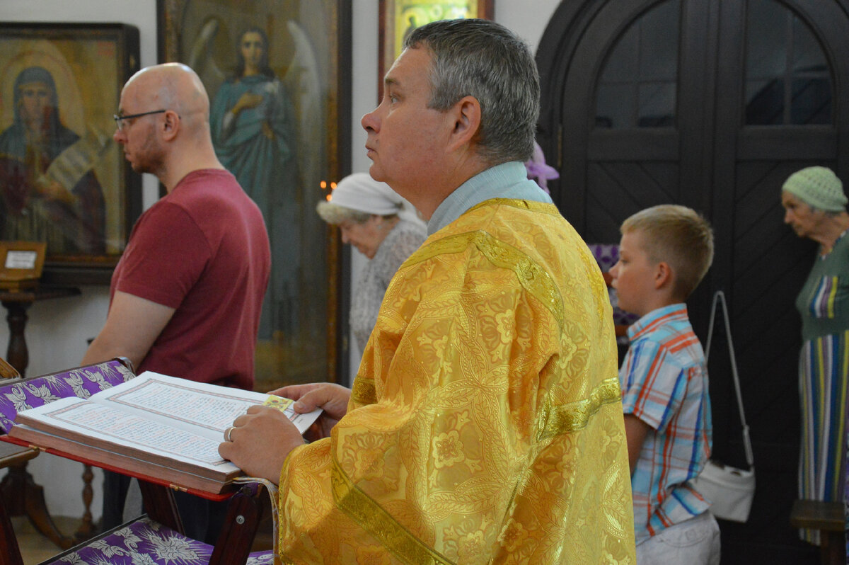 Рома в храме