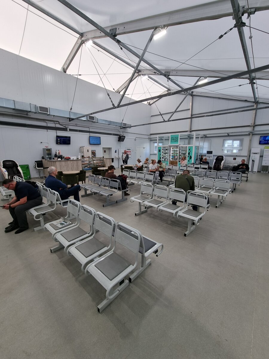 Временный терминал в аэропорту Васьково.