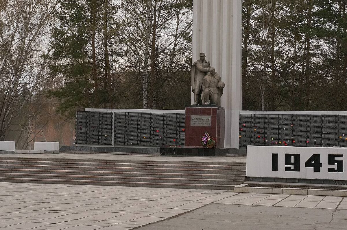 Искитиме про. Мемориал воинам искитимцам. Искитим мемориал. Искитим мемориал воинам-искитимцам. Памятник Победы Искитим.