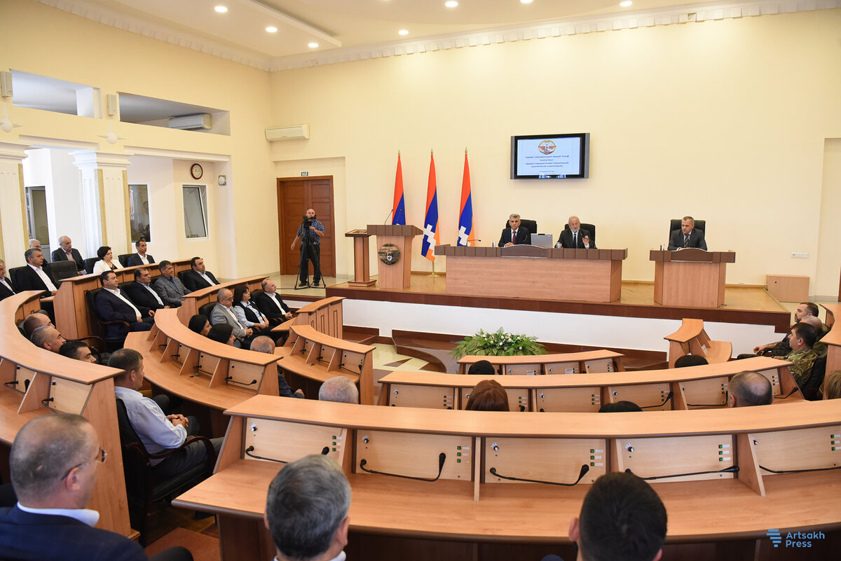 Церемония официального вступления в должность новоизбранного президента Республики Арцах (Нагорно-Карабахской Республики) Самвела Шахраманяна состоялась сегодня, 10 сентября, на специальном заседании-5