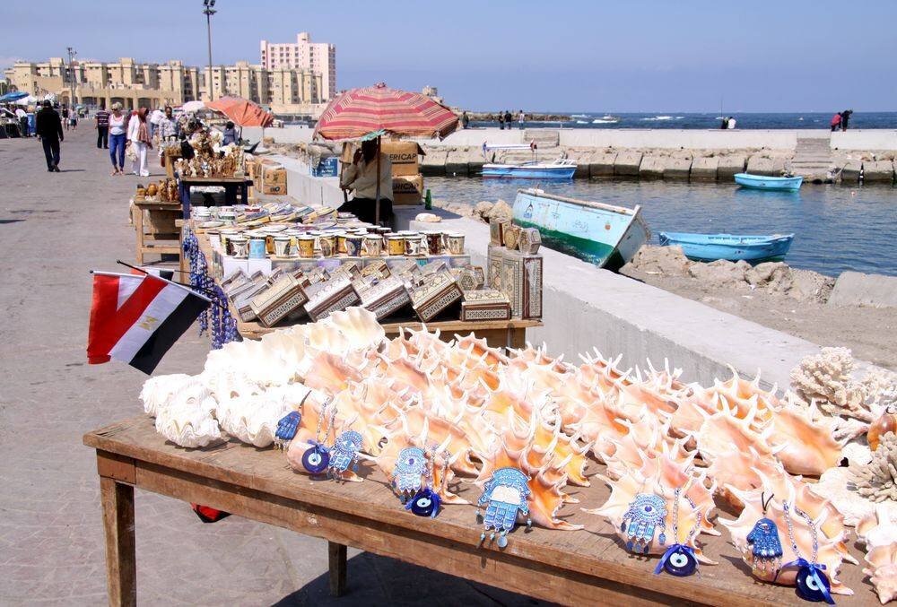 Можно ли вывозить с мальдив. Александрия Египет базары. Ракушки в Египте. Морской рынок. Рынок на море.