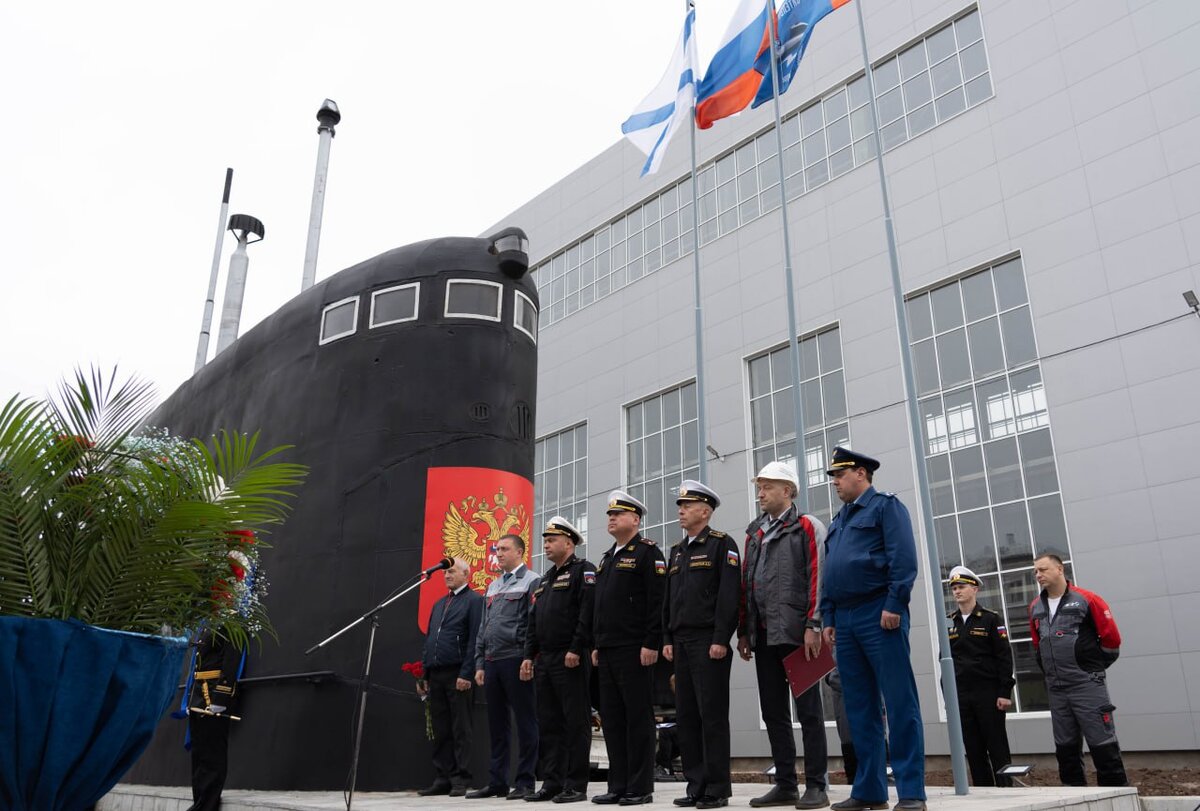 Рубка подлодки Б-439 стала памятником в Комсомольске-на-Амуре