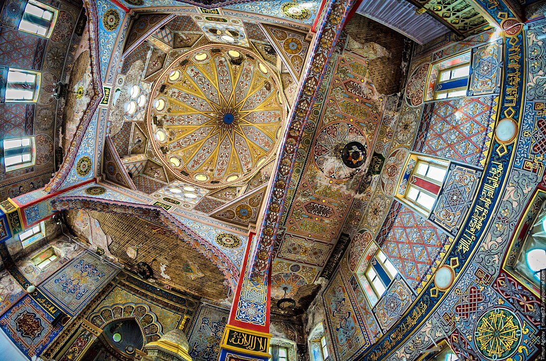 Суннитская мечеть внутри. Источник фото - https://goo.su/KGmIA