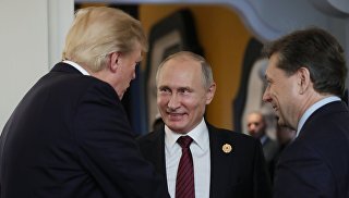 © РИА Новости / Михаил КлиментьевПерейти в фотобанкСМИ назвали четыре причины, почему Путин и Трамп встретятся в Хельсинки"У двух лидеров достаточно тем для разговора. Кроме того, существуют смутные очертания будущих соглашений, которые могут сделать мир безопаснее. С Россией, как и с Северной Кореей, Трамп делает упор на отдельные взаимоотношения, в которых перемена атмосферы может изменить многое другое. Саммит с Кимом уже продемонстрировал возможность снизить напряженность в регионе и ускорить экономическое развитие КНДР. Проблески чего-то похожего — только больших масштабов — можно будет увидеть, если Дональд Трамп и Владимир Путин решат поладить", — заключает автор.