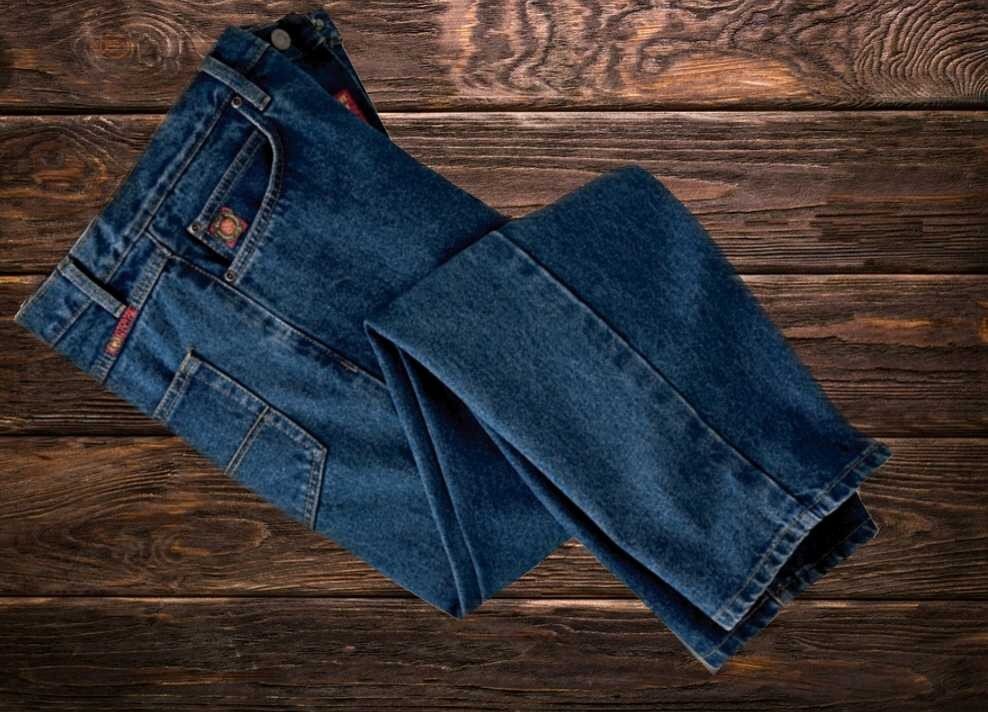 Доброго времени суток, друзья! Как вы думаете: можно ли в домашних условиях подшить красиво джинсы, сохраняя фабричный шов?  Да, ещё как можно!!!