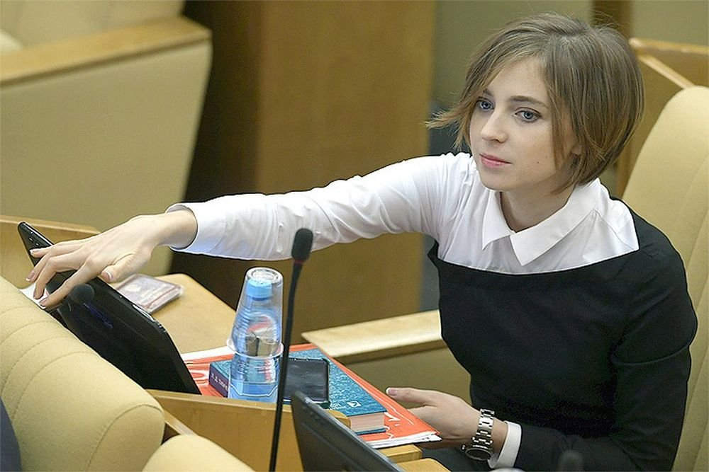 Наталья Поклонская перед голосованием в Госдуме. Фото: morning-news.ru