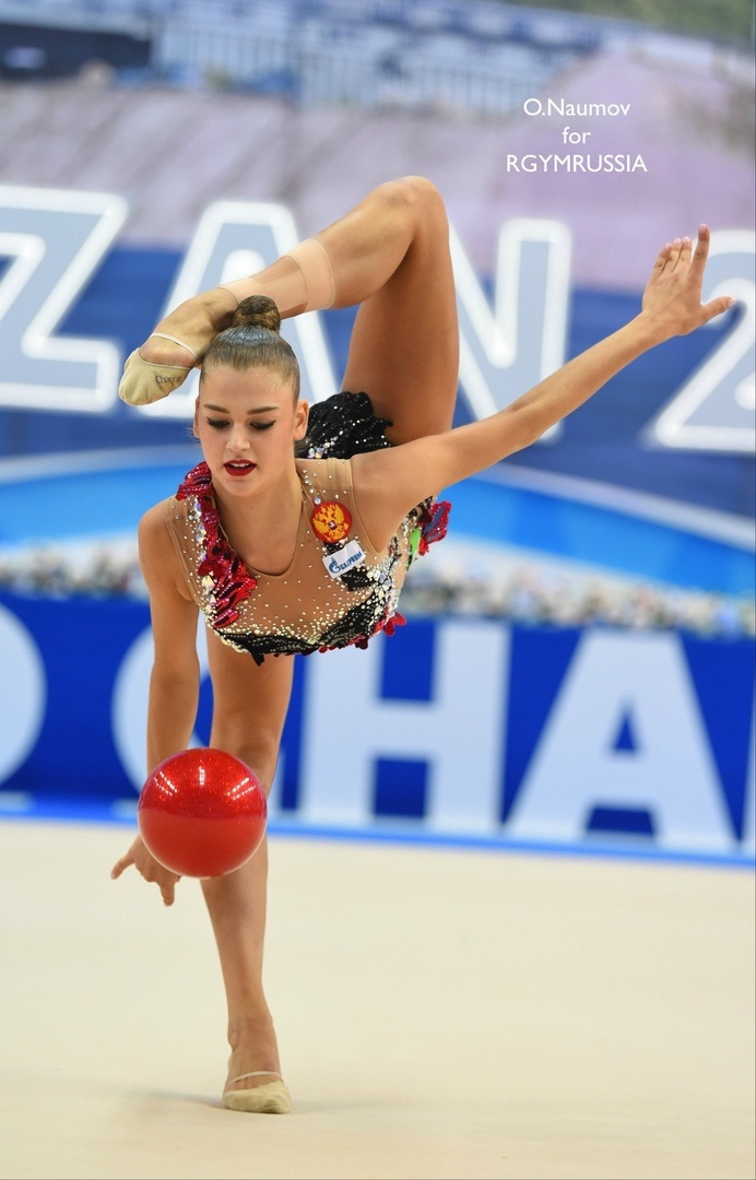     Член сборной команды России, Заслуженный мастер спорта России, двукратная чемпионка Мира в командном зачёте, двукратная чемпионка Европы в командном зачёте, призёрка чемпионата Мира и Европы в отдельных видах, чемпионка России в индивидуальном многоборье — Александра Солдатова!