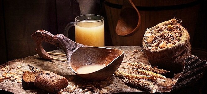 Домашний натуральный квас (тем более из ржаной муки) даже не сравниться с магазинным.  А если вы хотите позаботиться о своем здоровье и отучить себя пить 
 колу и прочие газировки, то по моему опыту, перейти на домашний квас - это отличное решение!