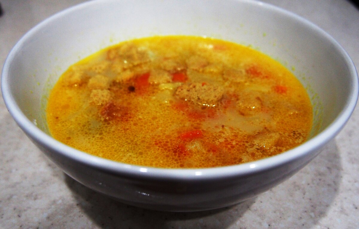 Сырный суп с гренками