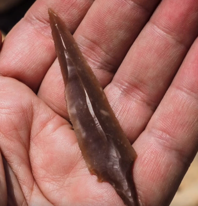 Фото из открытого источника. Наконечник из кремния.