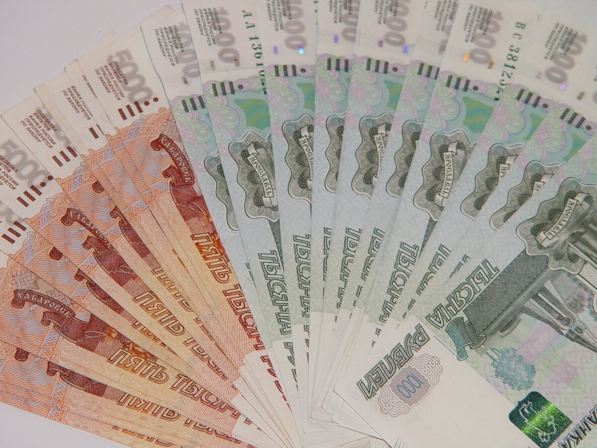 Вложить 100 000 рублей. Фотография с сайта https://pxhere.com 