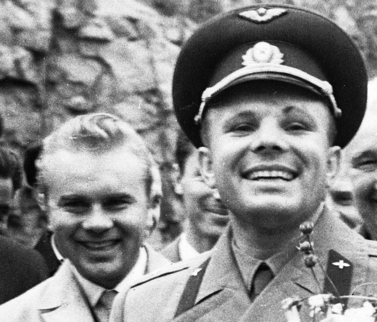 Последнее фото гагарина. Фото Юрия Гагарина. Гагарин подмигивает 1961.