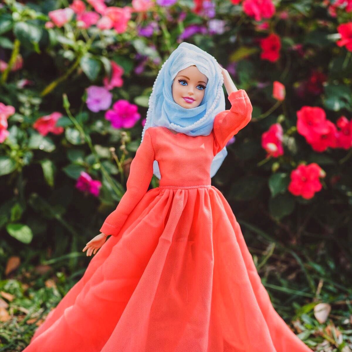 Это не Фулла, а барби в мусульманской одежде