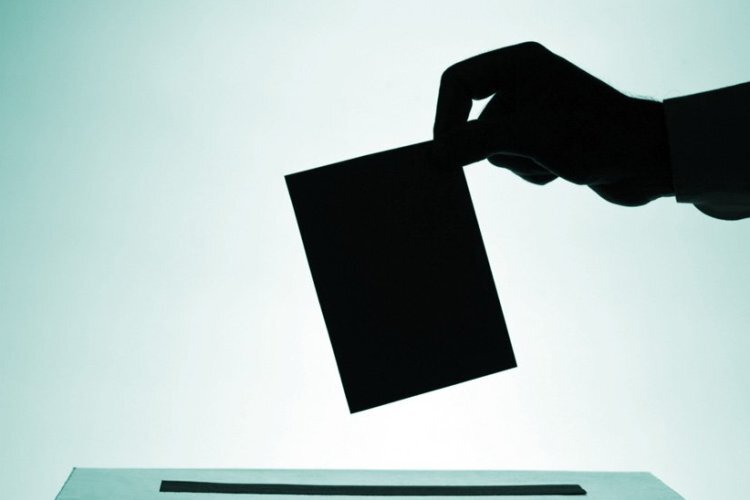 Праздники закончились, и, как говорится в одном анекдоте: «сиди, не сиди, а начинать придется». Это я про выборы. Сразу оговорюсь, что аргумент «это никому не интересно» не принимается. По крайней мере, это касается моих друзей и подписчиков в ФБ.