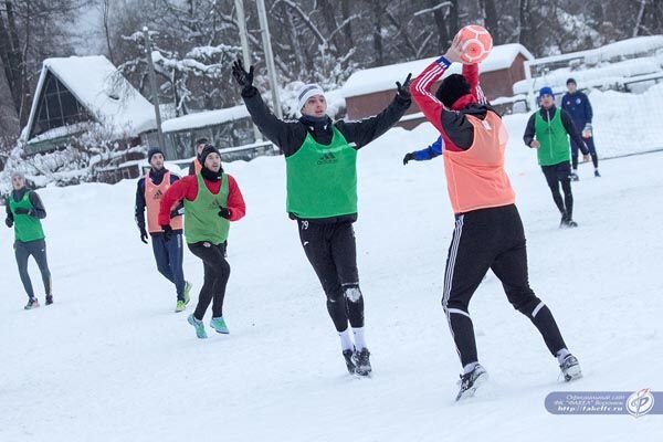 Футболисты «Факела» провели тренировку на своей базе в Тенистом. Фото:  fakelfc.ru                 У футболистов «Факела» закончилась зимняя отпускная пора.