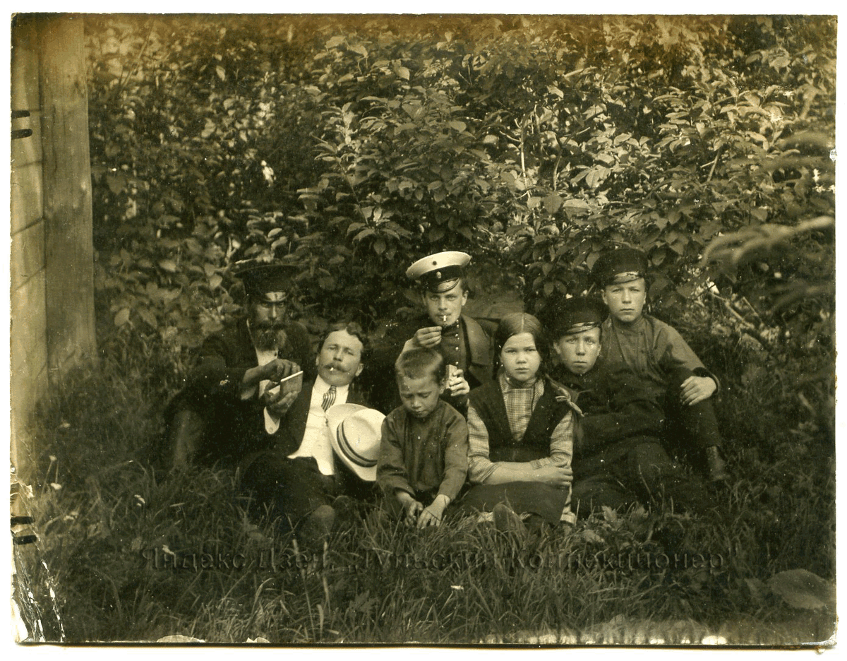 С определением кто здесь Катя, проблем нет - тут только одна девочка! 