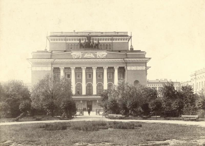 Русский для представления трагедий и комедий театр 18 век