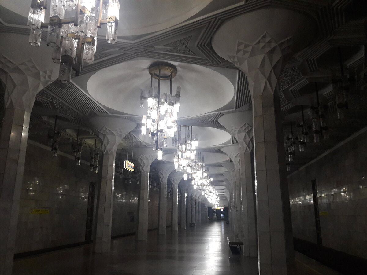 Станция Мустакиллик Майдони 