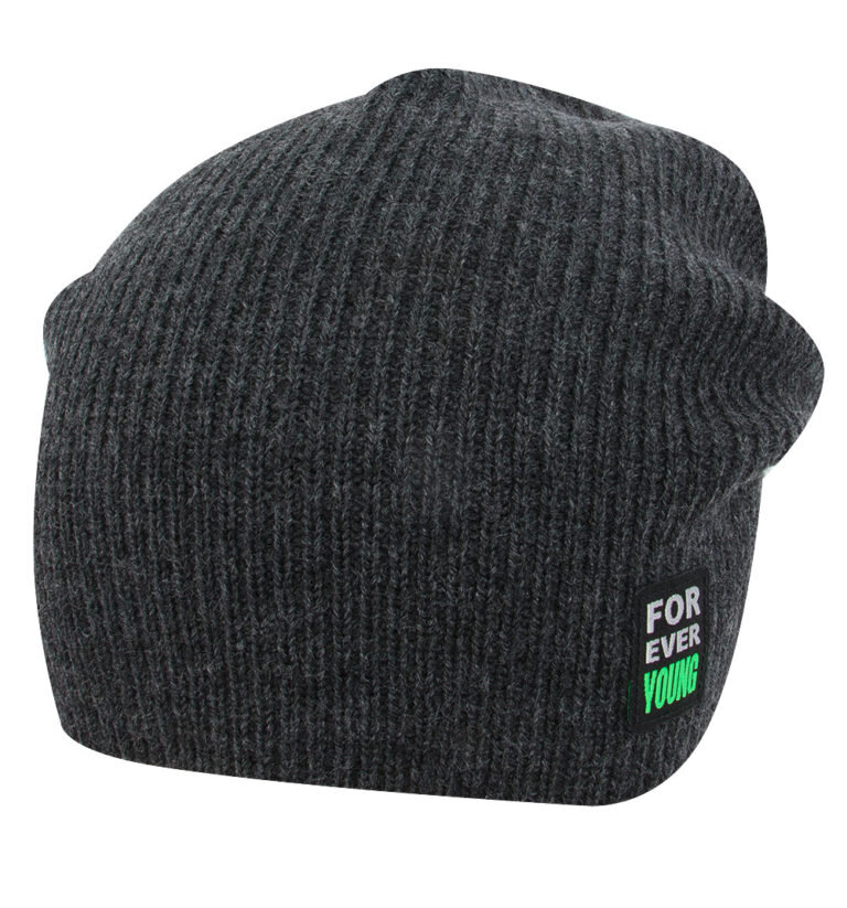 Мы поссорились с мой девушкой в универе. Отсидели все пары и после этого она просто ушла к своей подруге. Я долго ждать её просто не смог и поэтому решил сходить к ней. Её подруга живёт достаточно далеко. Мне пришлось ехать на автобусе около часа и потом пешком минут 5-10 пройти. Подхожу я к её дому и думаю как же сейчас извинятся. Решил, что пойду по случаю. Поднимаюсь на нужный этаж и стучу в дверь. Она сразу открывает не очень довольная и всё ещё злая после утреннего случая в универе. Я начинаю с ней разговаривать, подходит её подруга, мы все решаем нашу проблему около 15 минут. В итоге я виноват и я извинился. Подруга уходит, а мы вышли на разделение квартир (это не подъёзд, но ещё и не квартира. Это помещение её варешкой слышал называют). Я начинаю обнимать её и всё ниже опускаю руки. Она сказала, что сейчас они куда-то поедут с подругой и мы не можем знаться этим прямо сейчас ни у подруге, ни у меня. Она предложила мне сделать миньет. Ну и я согласился. Она начинает опускаться и снимать мои джинсы. После того, как она начала, я стал переживать, чтобы сейчас никто не открыл дверь и не увидел девушку которая стоит на коленках и сосёт семнадцати летнему подростку с возбуждённым лицом и закатившимися глазами. Вообщем время подходит, чтобы уже заканчивать дело и мы не понимаем куда на делать извержение вулкана. Ну и я достаю шапку из кармана и кончаю в шапку. После этого это она говорит, что зайдёт вечером ко мне домой и уходит к подруге в дом. Я начинаю спускаться к выходу. Выхожу и я очень довольный. Иду с расстёгнутой руткой на распашку и шапкой в руке. Думаю, что куда-то шапку надо деть. И тут из-за угла выходит моя бабушка. А она очень требовала, чтобы её слушались. Он говорит: -Ты чего расстегнулся? Быстро застегнул!!!!!
Я застёгиваю куртку. И тут она говорит:
-А почему без шапки? Ну ка быстро надел.
Я медленно надеваю шапку на голову, но не до конца. Она кричит, чтобы я хорошо надел шапку. Я медленно надеваю шапку до конца и она уходит. В этот момент я понимаю в какой я катастрофе. Как только я ушёл за поворот решил снять шапку, но вонял, что так только хуже. После этого я целый час ехал на автобусе просто прикрывая голову шапкой и капюшоном. Дома было ну очень сложно отмыть всё это с головы. Именно в этот момент я понял почему девушки говорят «только не на волосы, только не на волосы». И прикол ещё в том, что на следующий день я заболел из-за чего получил от бабушки, потому что она видела меня без шапки. И да моя девушка очень сильно угарала над этим.