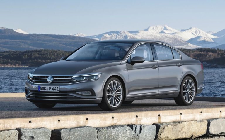  В начале февраля состоялась официальная презентация обновленного Volkswagen Passat B8 в рамках гамбургского закрытого авто шоу.-2