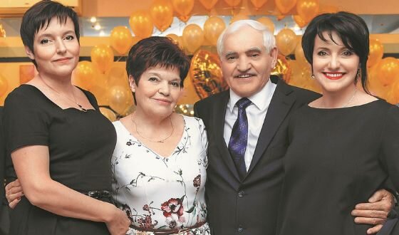 С родителями и сестрой