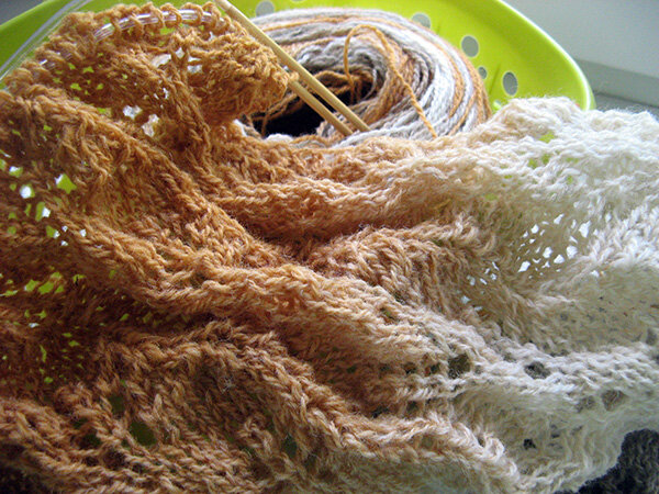 (Шарф в процессе - не тот, о котором речь, но похожий)