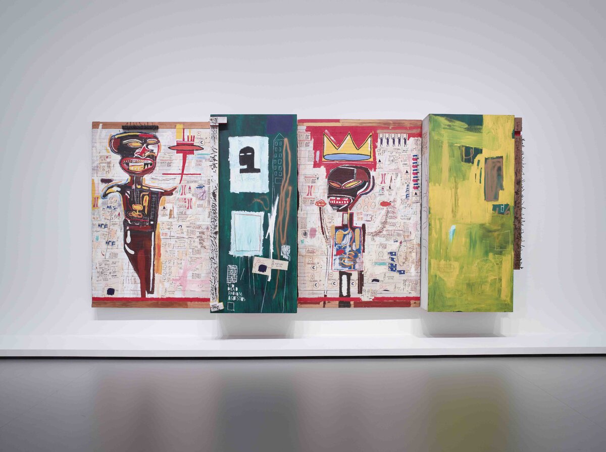 Жан-Мишель Баския Grillo. 1984 вид экспозиции, Fondation Louis Vuitton © Estate of Jean-Michel Basquiat Licensed by Artestar, New York Crédit photo : © Fondation Louis Vuitton / Marc Domage