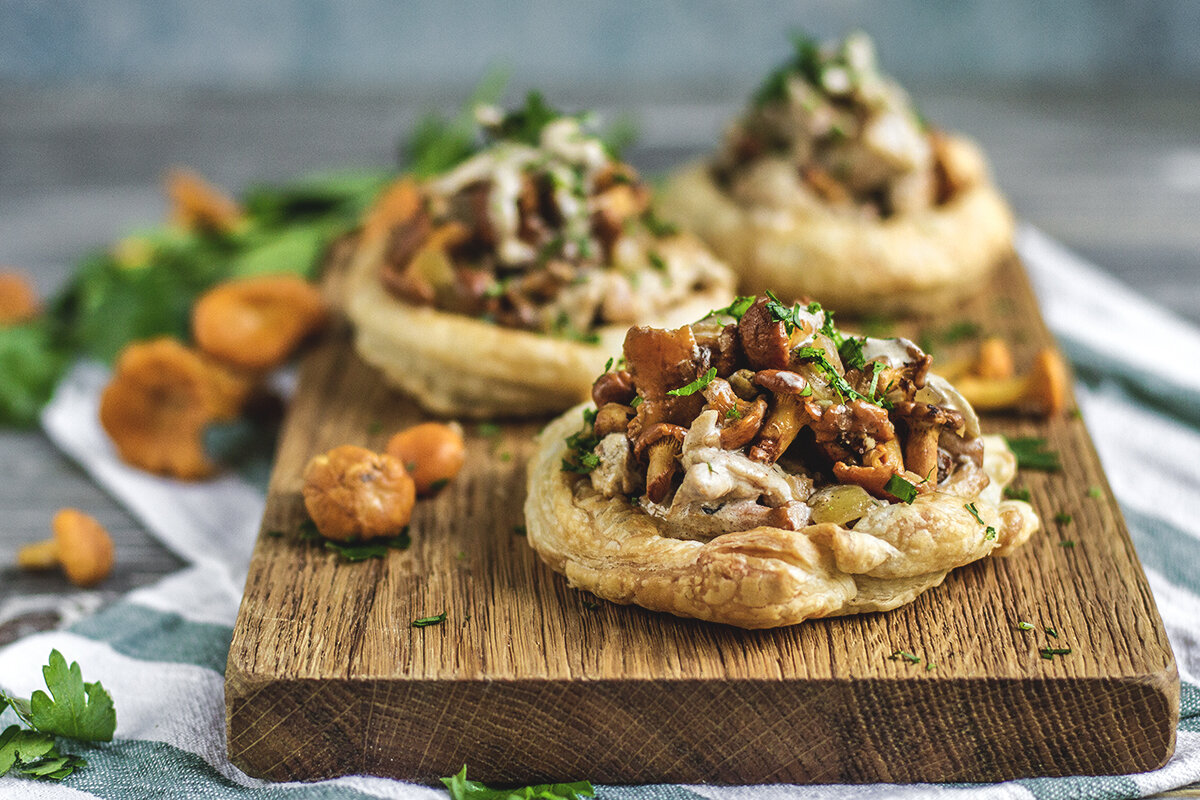 Мини-пироги с индейкой и лисичками. Очень вкусно и просто. | Кулинарный  блог «Ужин Дома» | Дзен