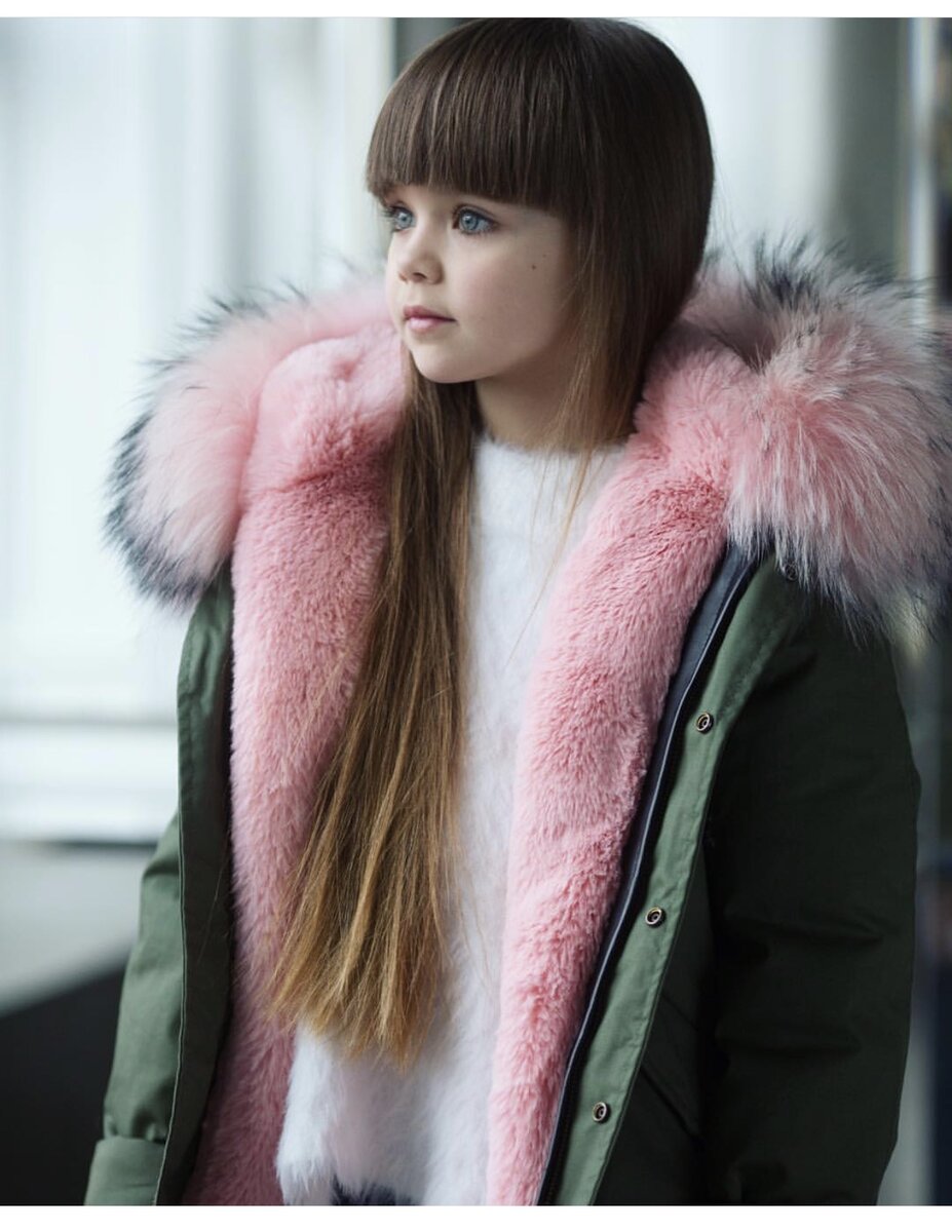 Веб-сайт журнала Cosmopolitan указывал, что на  сентябрь на страницу юной модели в Instagram, которую ведет её мама, подписаны уже 1,4 миллиона человек