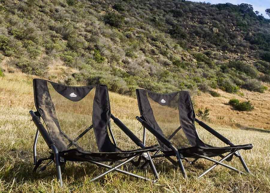Низкопрофильные кемпинговые кресла приобрели популярность благодаря своей непревзойденной устойчивости. Их самая низкая точка находится на высоте 23 см над землей. 