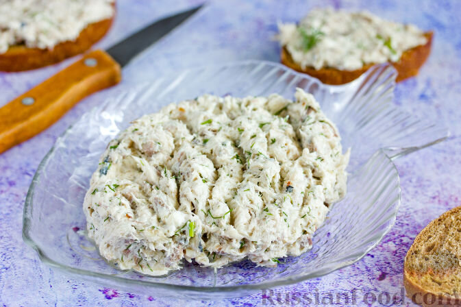 скумбрия, сыр сливочный, масло оливковое, зелень укропа, соль, перец чёрный молотый