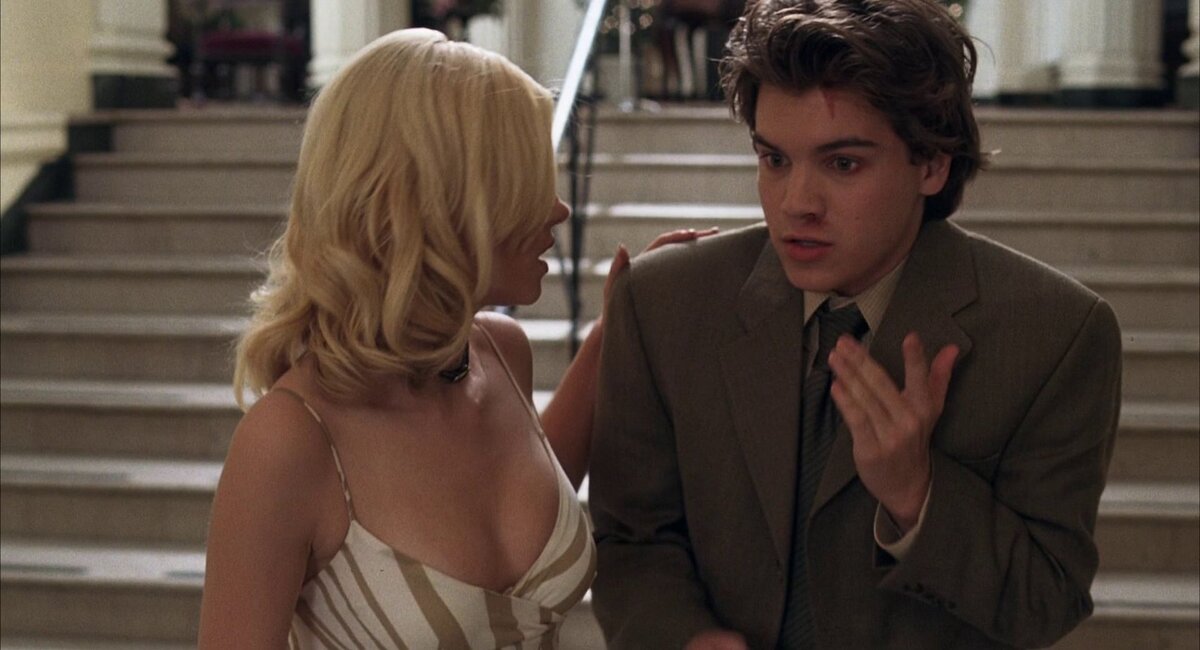 соседка фильм 2022.