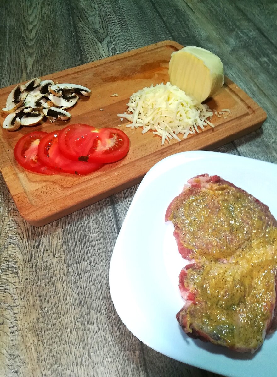 Мясу нужно полежать, промариноваться минут 10 -15.