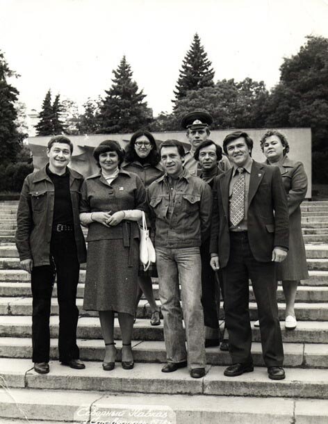 В Ставрополь    1978 год  . У мемориала  Вечной Славы   (фото из интернета)