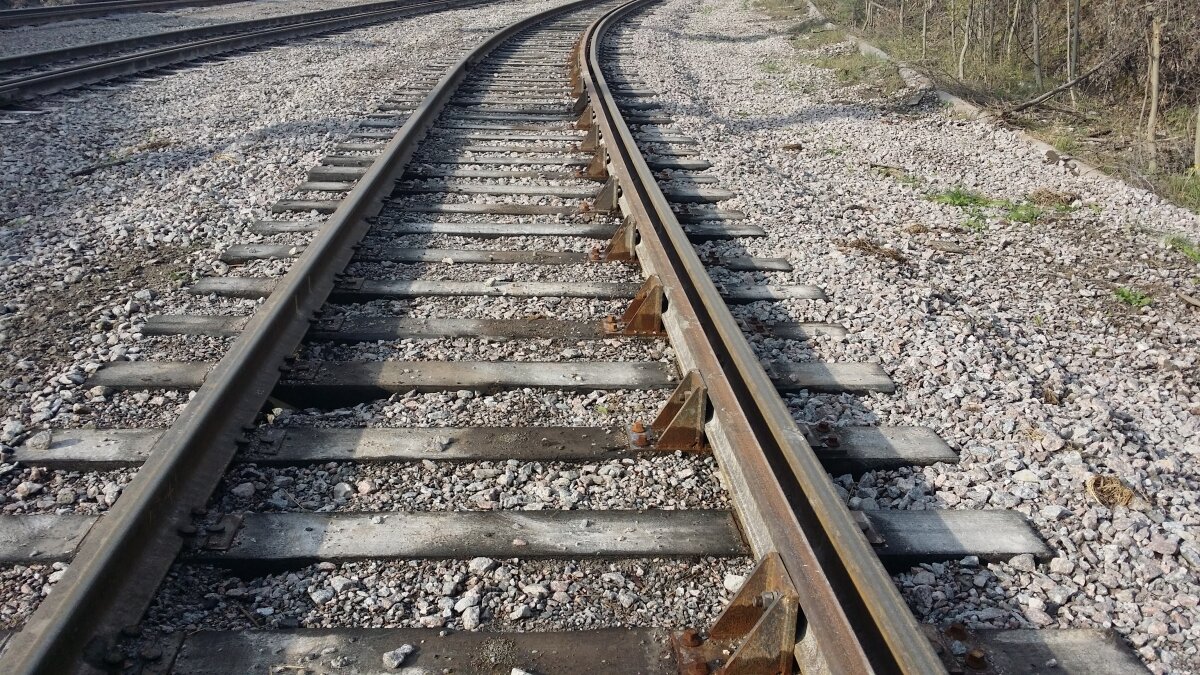 Контррельсы на железной дороге