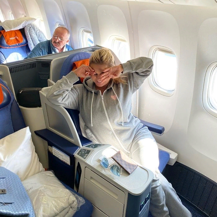 Анна Семенович в самолете(Камчатка-Москва)