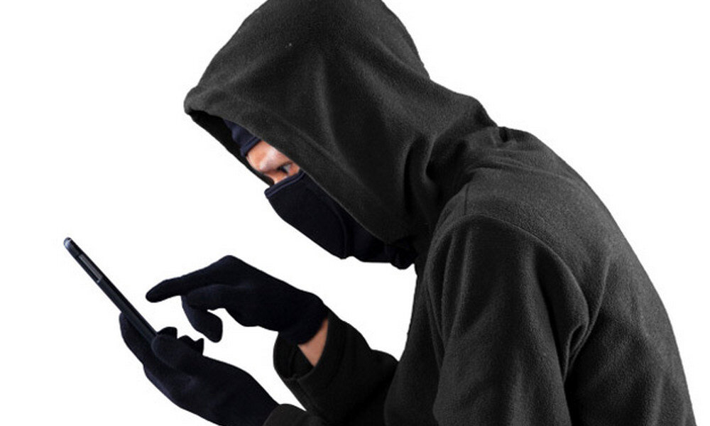 Телефонный мошенник. Фото с сайта Gubdaily.ru